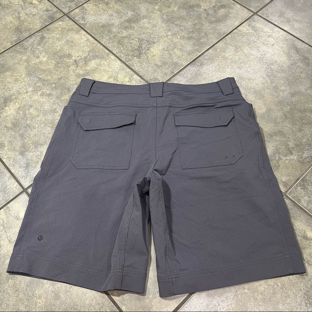 Lululemon Athletica Cadence Men 38 Gray Performance Shorts Stretch Pockets - Picture 8 of 9